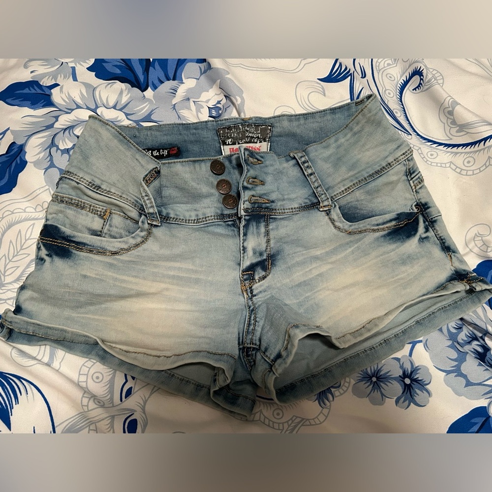 Hot Kiss sz 9 jean shorts EUC!